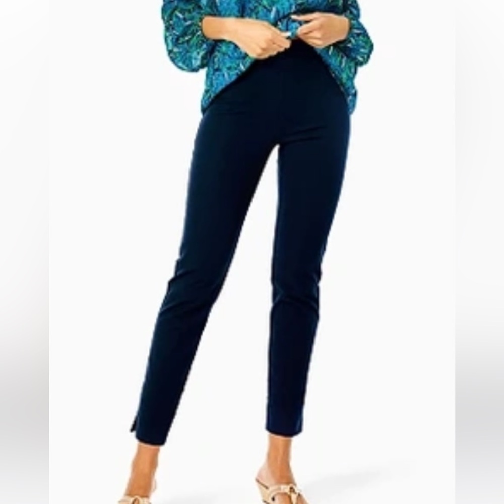 Navy Lilly Pulitzer Merrin bi- Stretch crop pant.
